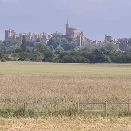 Family Home, View Of Windsor Castle Dorney Exterior photo